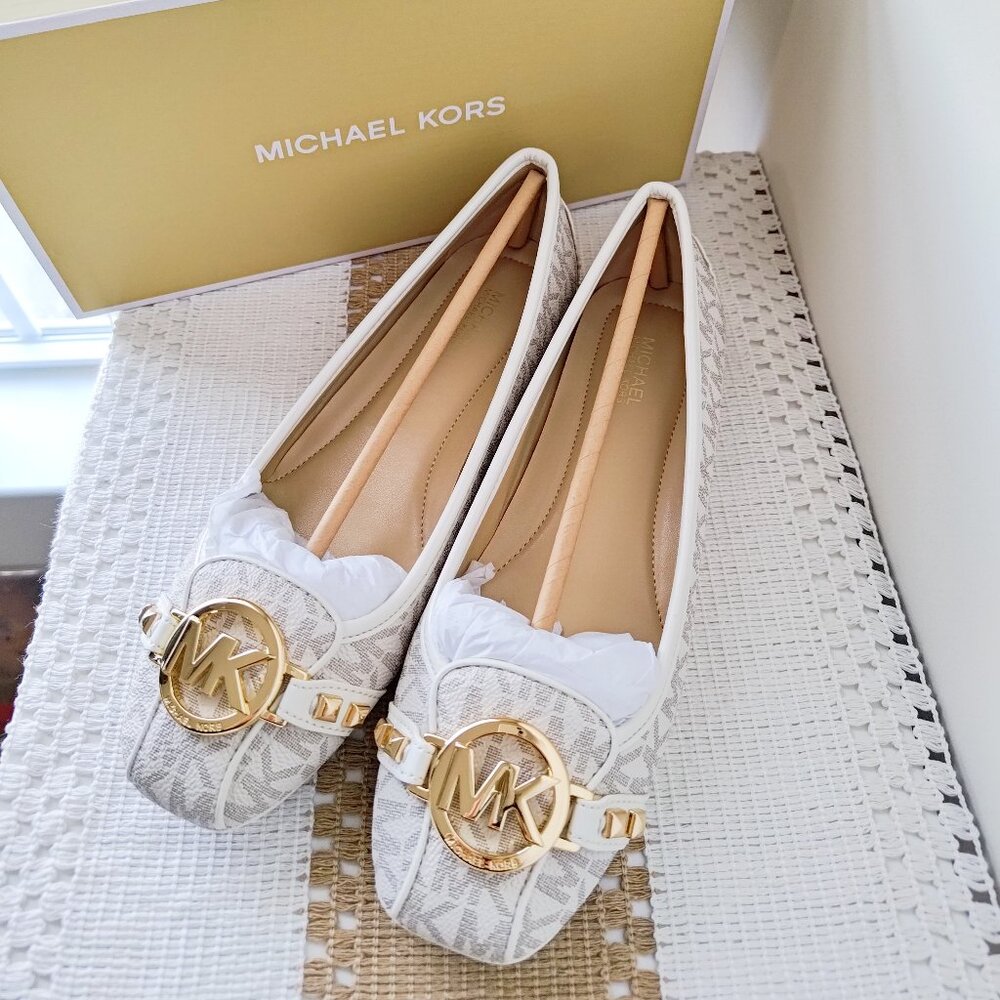 Michael Kors Fulton Studded Logo Moccasin size 7.5  color vanilla 49T8FUFR1B